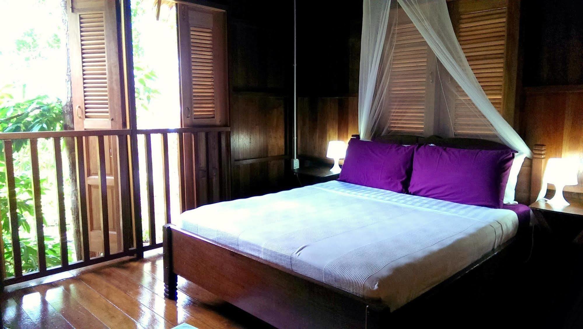 Bagus Place Retreat Kampong Mukut Exterior photo